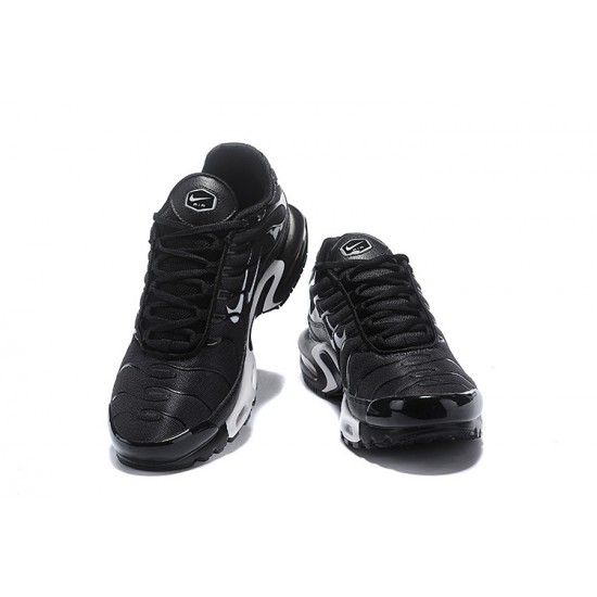 Nike Air Max Plus Tn (M) Black and White Shoes