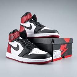 Air Jordan 1 Retro "Black Toe"